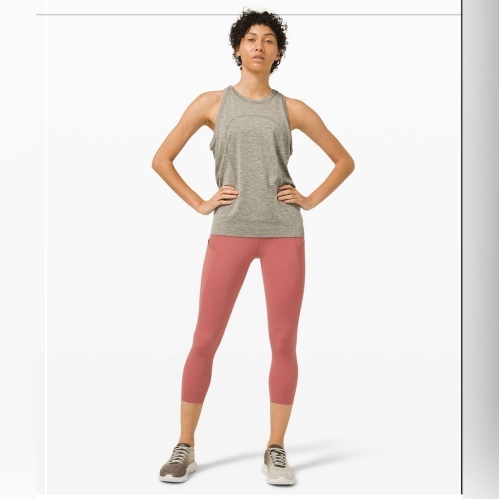 Lululemon Fast and Free High Rise Crop 21" Elite
Cherry Tint Size 6